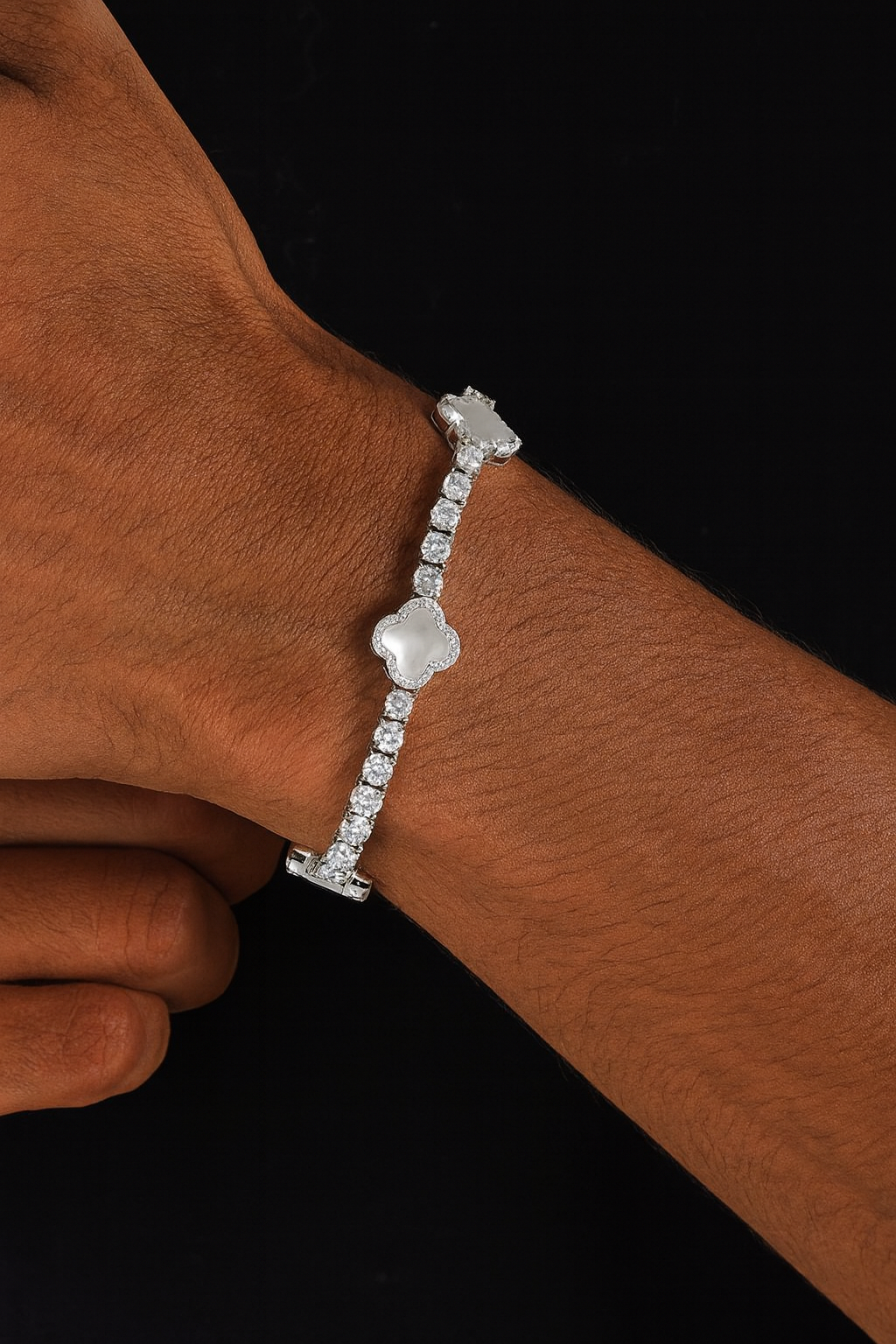 MOISSANITE PEARL CLOVERS BRACELET - WHITE GOLD
