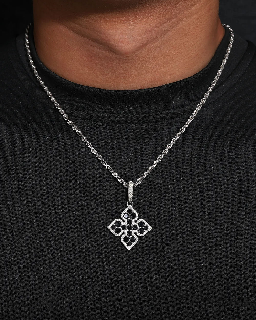MOISSANITE BLACK CLOVER HANGER - WHITE GOLD