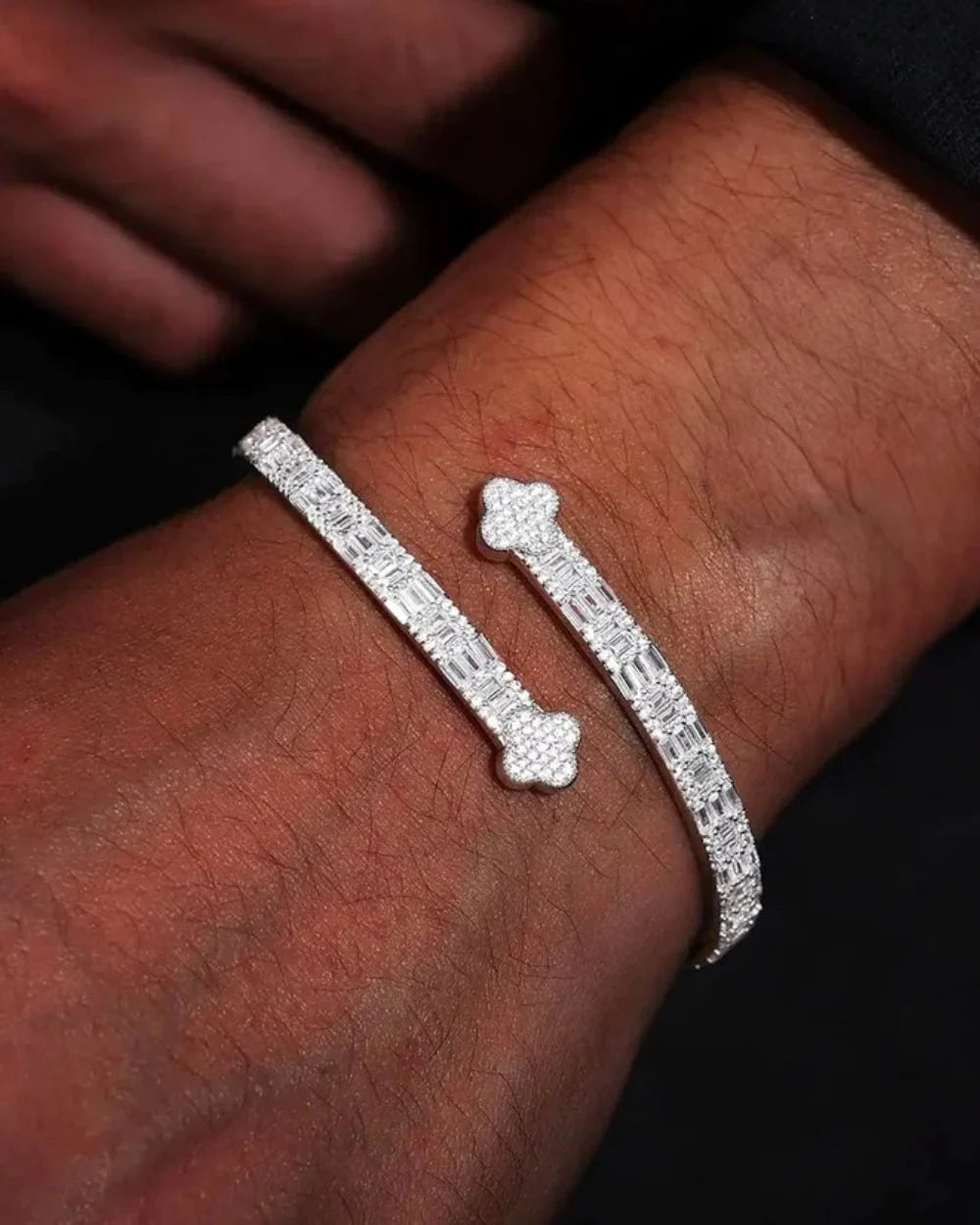 MOISSANITE CLOVER BANGLE - 18K WHITE GOLD