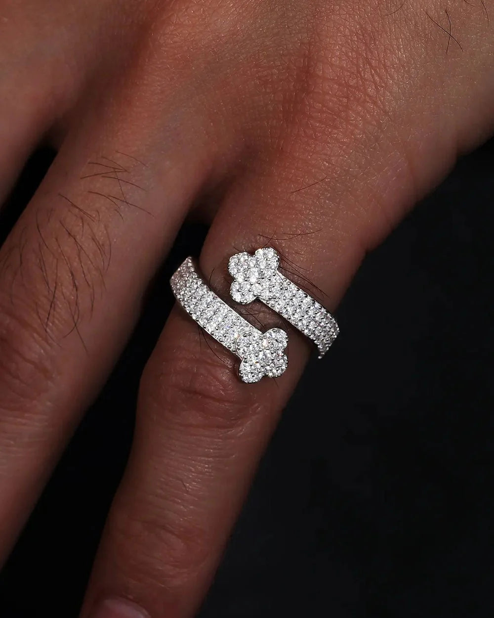 MOISSANITE HUGGING CLOVER RING - WHITE GOLD