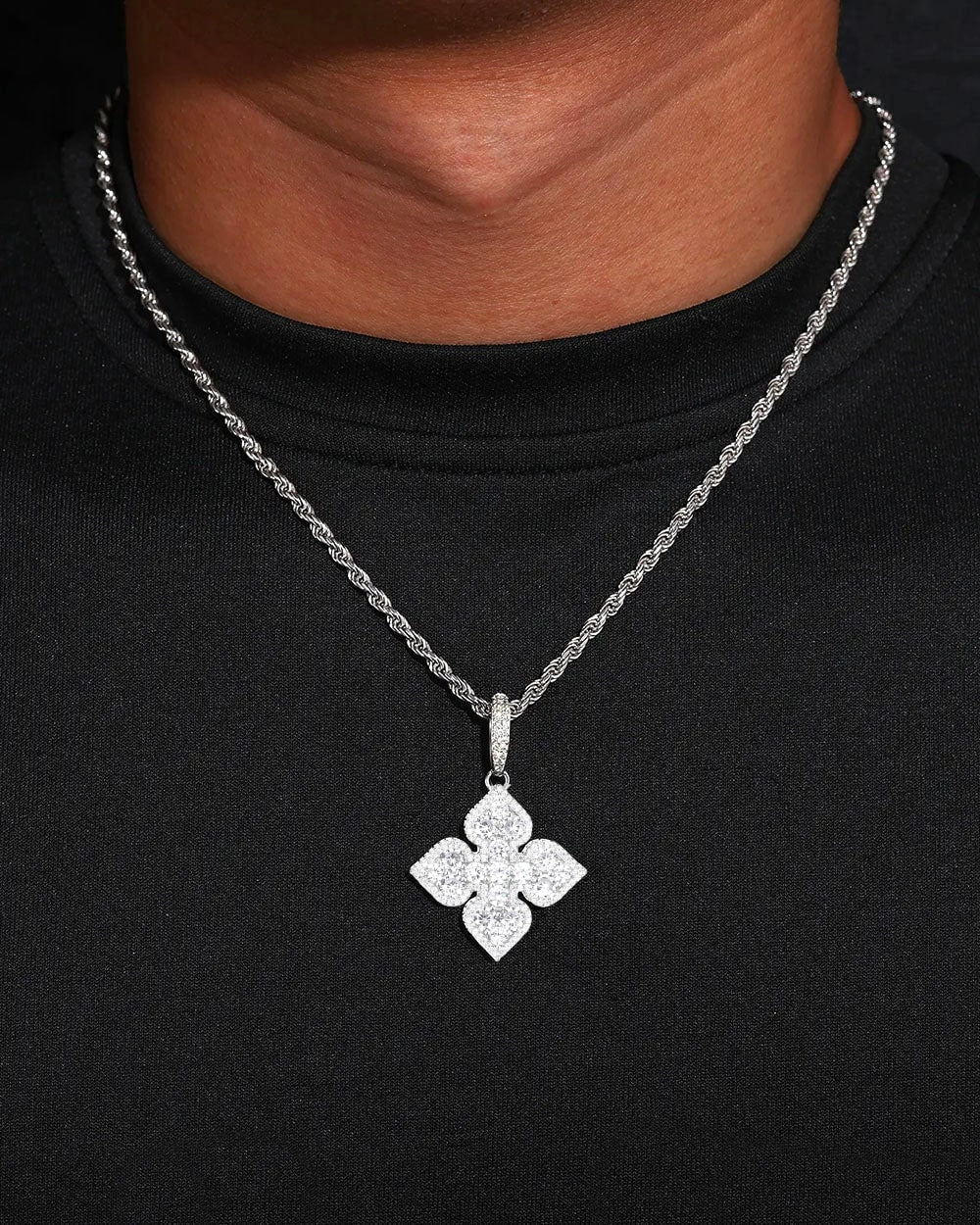 MOISSANITE WHITE CLOVER HANGER - WHITE GOLD